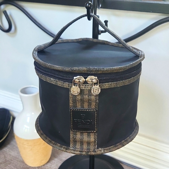 Fendi Palazzo Bucket vanity bag - Picture 1 of 10